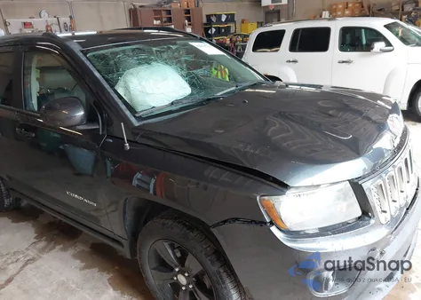 2016 Jeep Compass Latitude из США, поврежденный, VIN 1C4NJDEB0GD587341